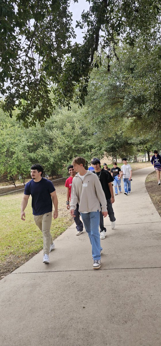 MarlenGlz53's tweet image. St. Edward&apos;s CAMP visit was a success! The students and parents were fully engaged. We can’t wait to see how this inspires our students as they move forward in their educational paths. 📚✨ Thank you!! @SEUCAMP   @R13Multilingual
  #FutureLeaders #migrantEd