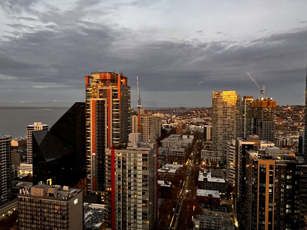 pareshmotiwala's tweet image. Final goodbyes!!! #sqlselfies #sqlfamily @PASSDataSummit @adipesa