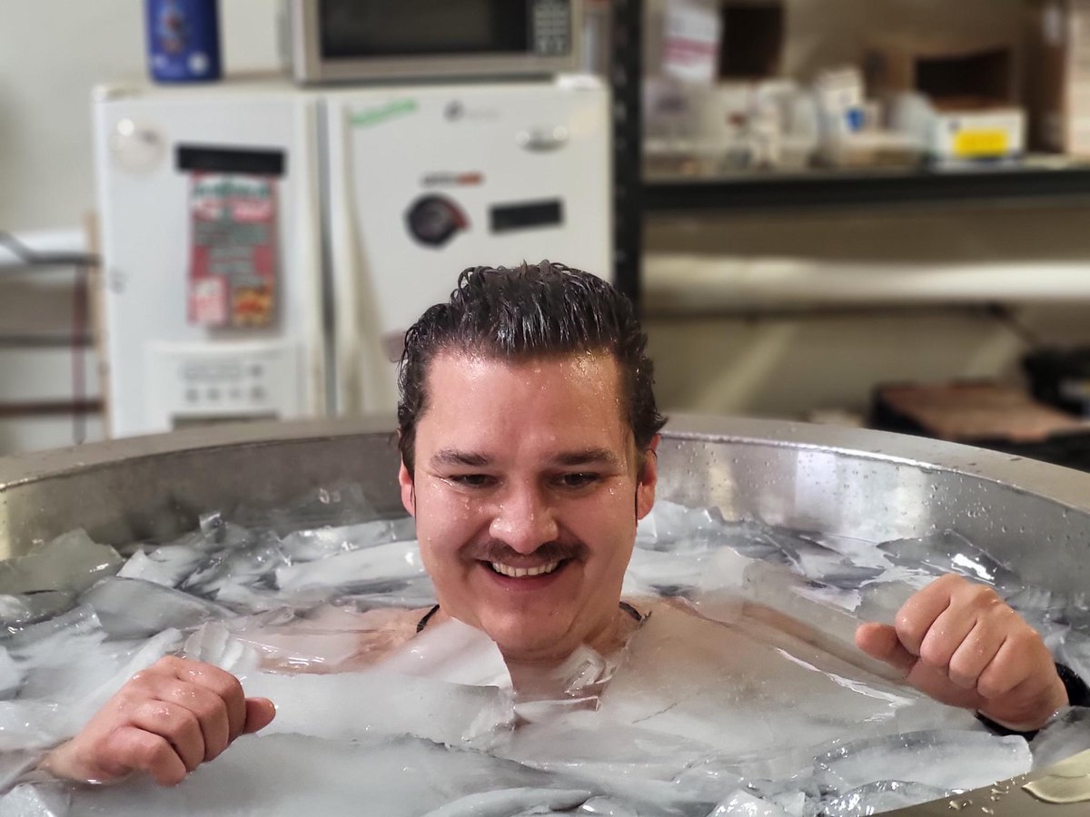 MorozkoForge's tweet image. This is what innovation looks like. 

At Morozko we are always working on how to make our ice baths and cold plunges better. This is one of our top engineers testing the new ice bath he designed. 
morozkoforge.com/ice-bath-for-s…