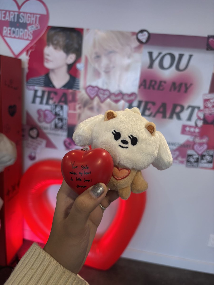 simchxn's tweet photo. PULLED MY BIAS (beomgyu) + WRECKER (terry) TODAY omg 😭 ty @hello82official @hello82SEATTLE for having such a cute popup 🤍#TOMORROW_X_TOGETHER_POPUP #hello82 #hello82SEATTLE #82giveaway https://t.co/iKeFVMhGJb