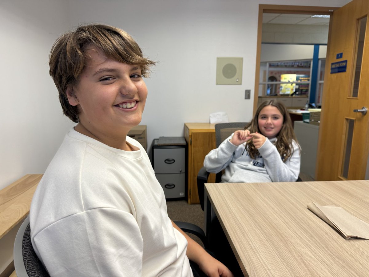 Lunch with the Principal for these October BIG 5 Wall of Fame winners!! A fun and well-deserving bunch! #gohawks