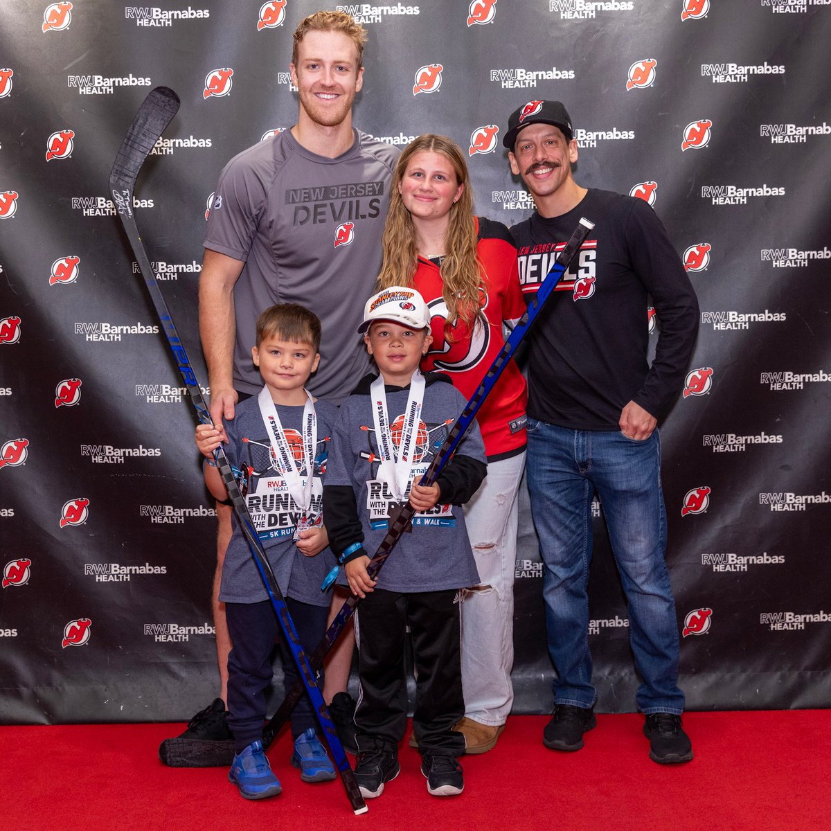 NJDevils's tweet image. Dougie celebrated last night’s win with two new buddies! 

Six-year old twins Tyler and Thomas from KidsFit, a community partner of Newark Beth Israel Medical Center and Children’s Hospital of New Jersey, came to The Rock through Dougie’s Buddies presented by @RWJBarnabas.