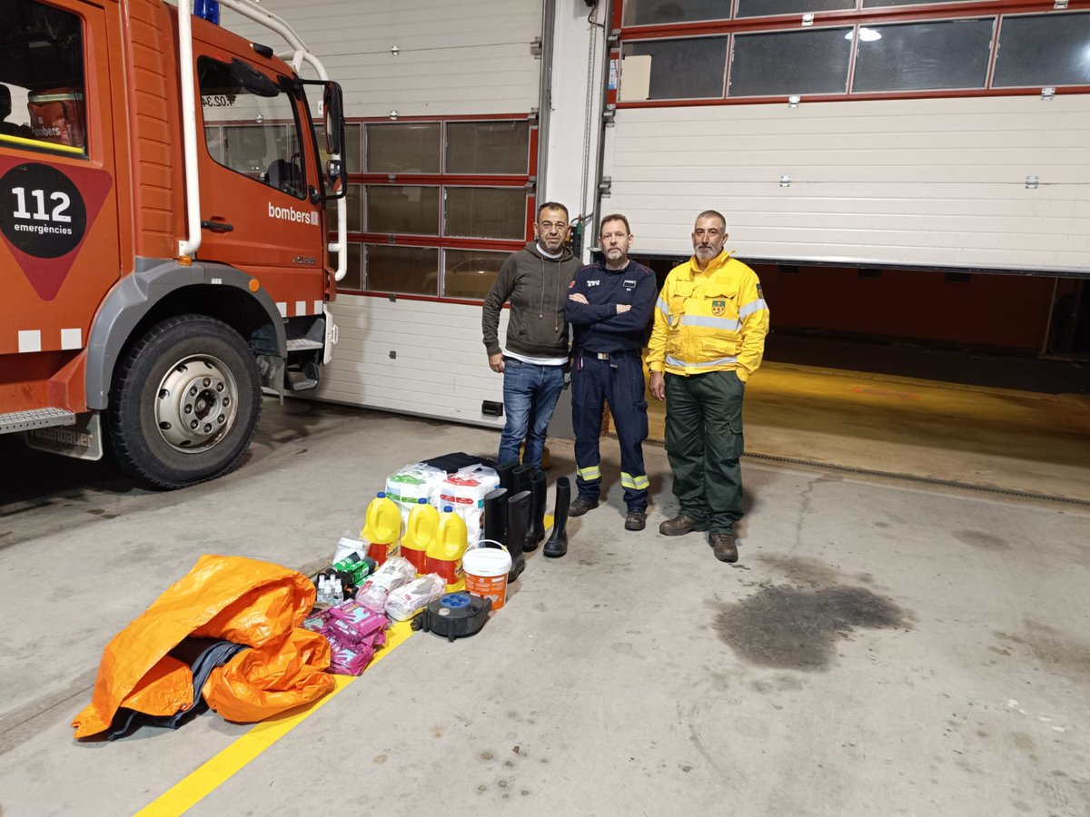 Avui han sortit voluntaris de l'ADF de Vilamajor i una furgoneta de l'Ajuntament de Sant Pere de Vilamajor amb personal i material d'ajuda a València.
 Des del Parc de Sant Antoni hem fet una donació de material i alguna eina per poder ajudar al personal a València.