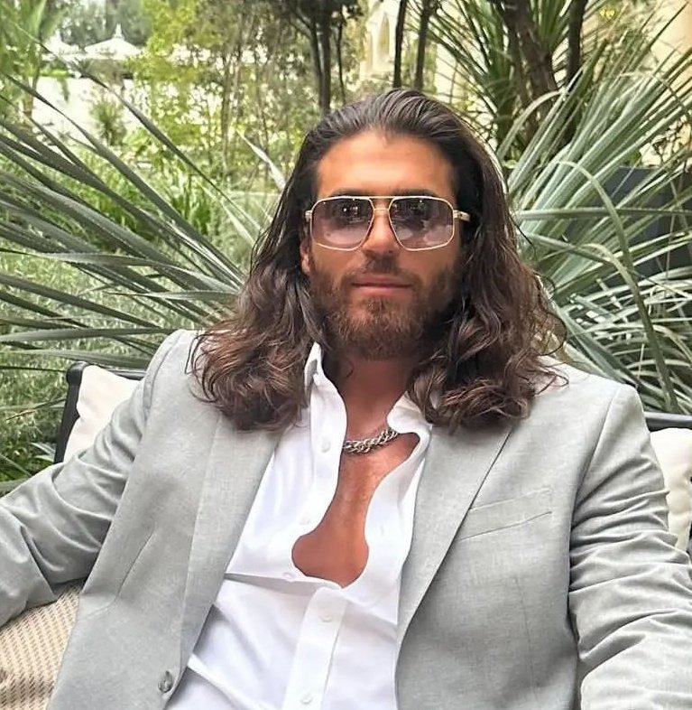 Szívünkbe láthatatlan papíron, olvashatatlan tintával kerülnek fel az örökkön emlékezetes pillanatok.
#CanYaman
#HappyBirthday35CanYaman