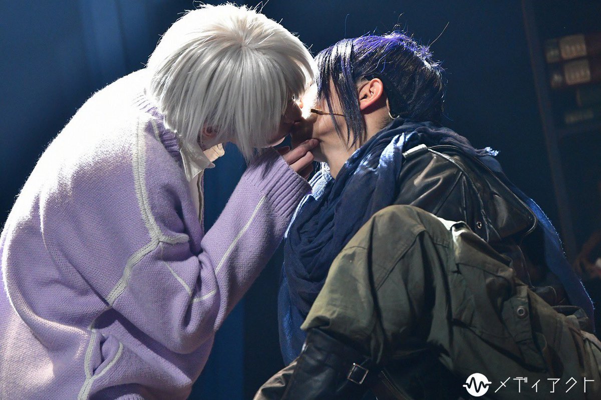 dailynezushi's tweet photo. gay people are real omg https://t.co/8cPmq1bW6I