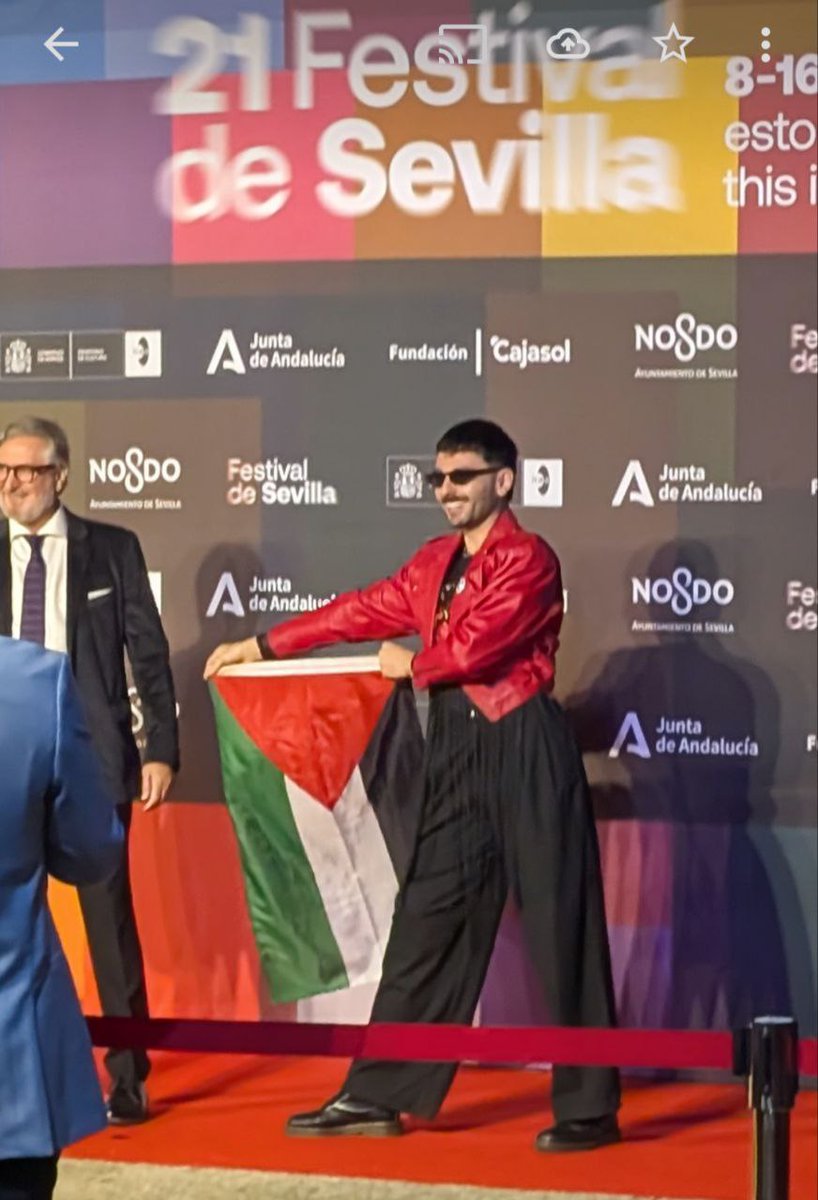 🇵🇸 FESTIVAL DE CINE DE SEVILLA 

El cine se compromete con Palestina, la paz y los derechos humanos. En el 21 festival de Sevilla actores, actrices, productores y creadores  se solidarizan con el pueblo palestino.
💚🤍💚🤝🇵🇸 #AndalucíaConPalestina