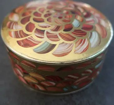 Il y a un faux air avec l’ancien poudrier des Météorites de <a href="/Guerlain/">Guerlain</a>