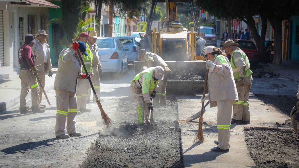 yancolozano's tweet photo. ¡Excelentes noticias para GAM!

Llevamos más de 2000 baches atendidos en @TuAlcaldiaGAM y como aquí no hay descanso, iniciamos los trabajos para erradicar cada calle en mal estado, en la COL. CASAS ALEMÁN 🚜

#GAMLateConFuerza👷🏽‍♀️👷🏽 https://t.co/xUmwC2mP6f