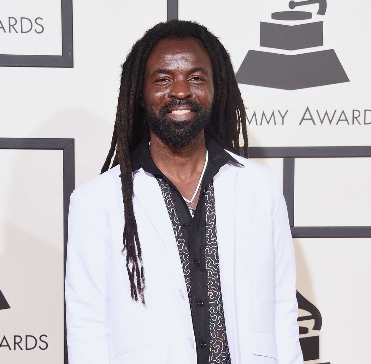 No support from his own, no controversy whatsoever just making sweet music appealing to all races. Rocky Dawuni isn’t appreciated enough. Forget the noise makers, he has put Ghana on the map in terms of music. No one comes close 🤴👏