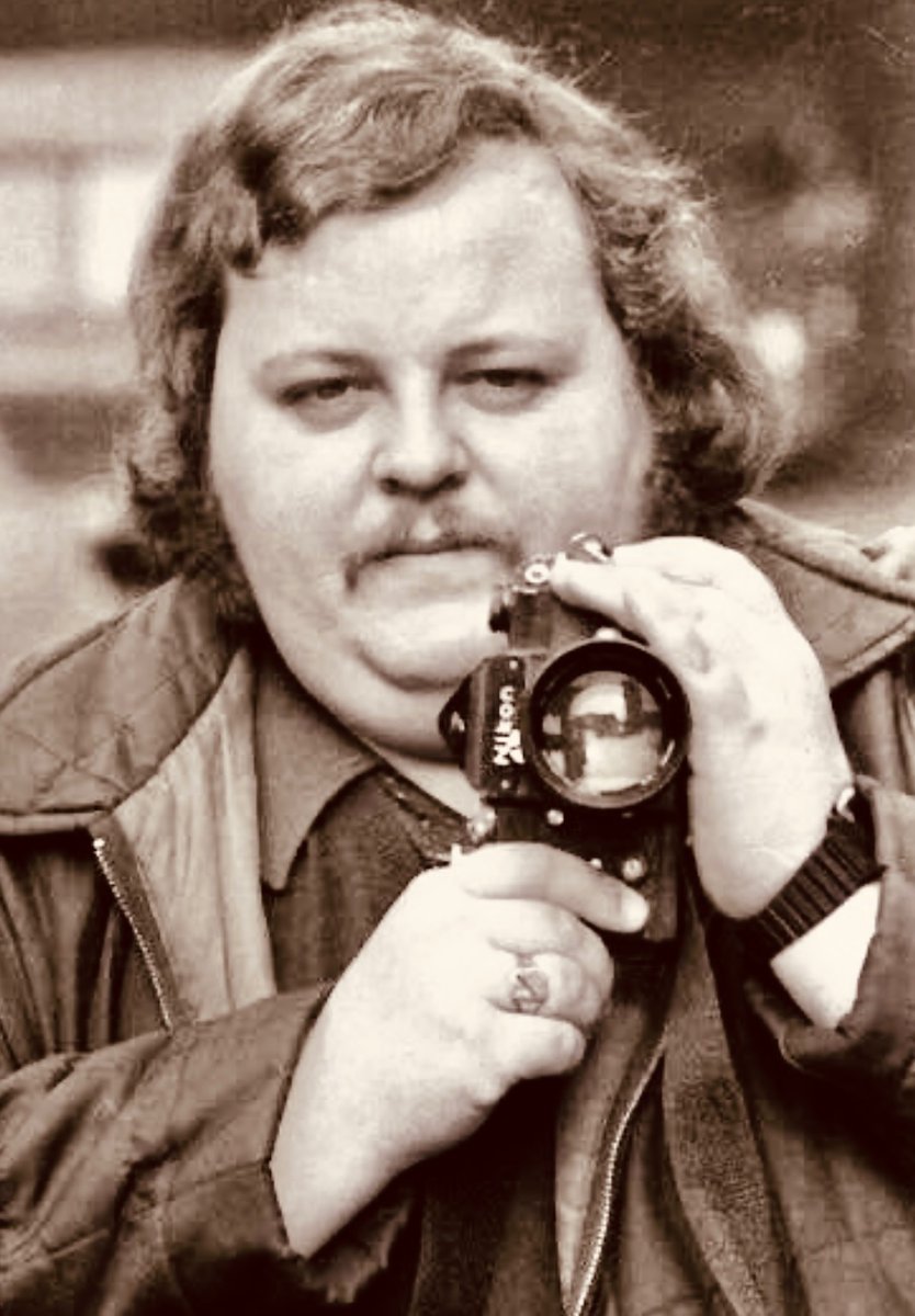 LenMaidsto67782's tweet photo. Whether at Upton Park or on the road, one man was always there, in all weathers perched ready to take the brilliant pictures which get posted on here and all over West Ham twitter. Steve Bacon was in my opinion one of the most important figures at the club⚒ https://t.co/MoT6x4mGVC