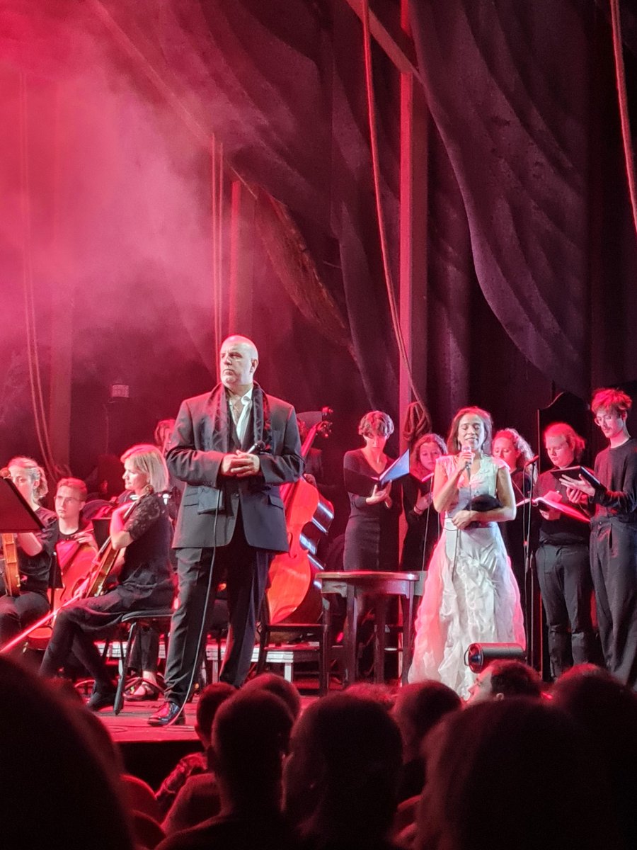 Fantastisk presentation av María de Buenos Aires, av Astor Piazzolla på <a href="/Folkoperan/">Folkoperan</a>.  Publiken gav en stående ovation till #gränslandet orkester, dirigerad av #ChristianKarlsen_conductor sångerskan #LucianaMancini, skådespelerskan @frolingewa och den barytonen <a href="/alejofalces/">Alejo Falces</a>