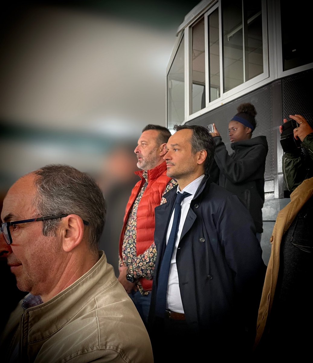 ArnaudBOUSQUET's tweet photo. Equipement structurant et historique de notre agglomération, la patinoire de l’Archipel fêtait ce soir sa réouverture ! Dynamisme du Castres Sports de Glace et Castres Hockey Club. Un processus frigorifique moderne, récupération d’énergie positive, meilleure qualité de glace https://t.co/bZZiwMpraQ