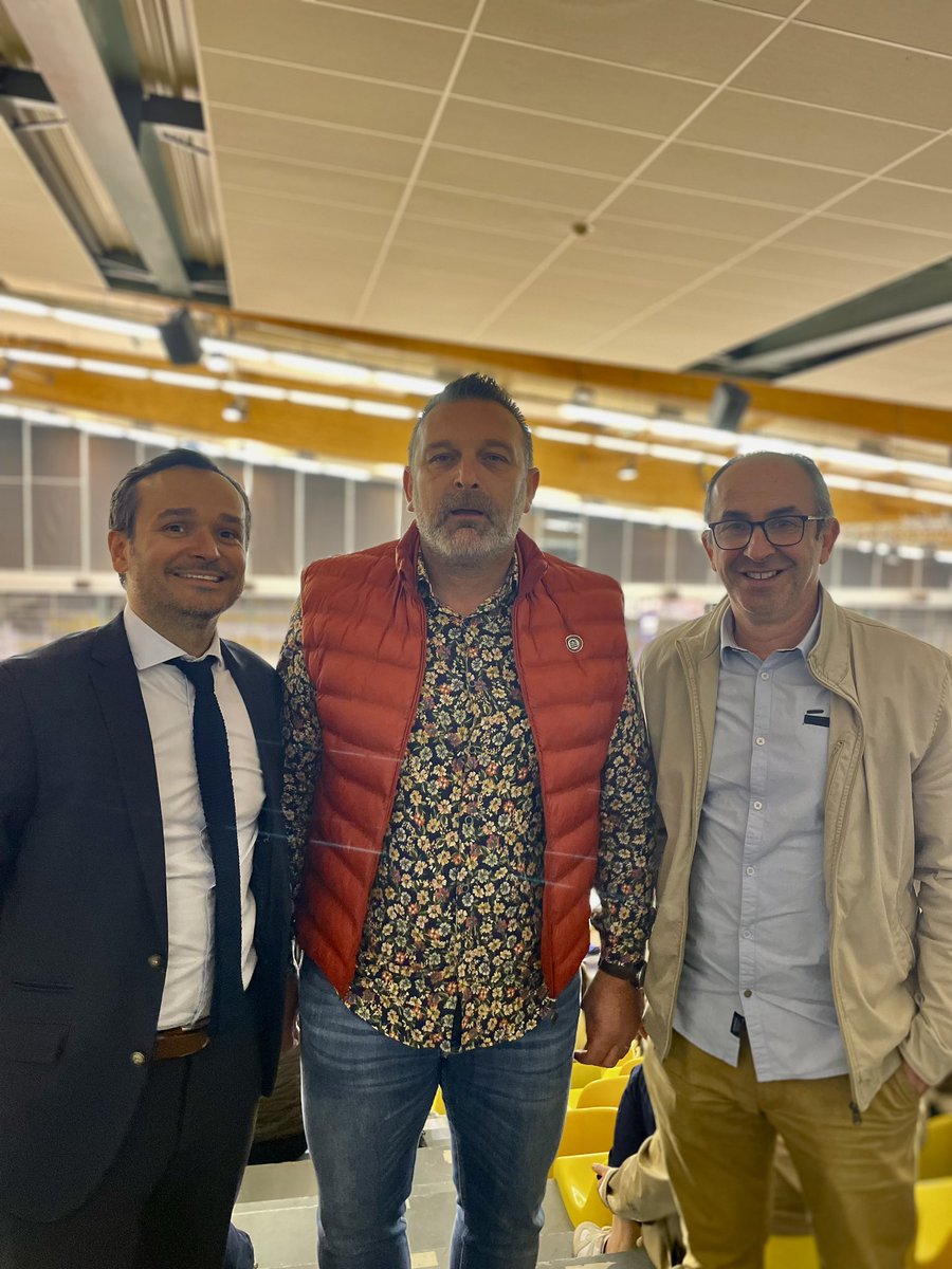 ArnaudBOUSQUET's tweet photo. Equipement structurant et historique de notre agglomération, la patinoire de l’Archipel fêtait ce soir sa réouverture ! Dynamisme du Castres Sports de Glace et Castres Hockey Club. Un processus frigorifique moderne, récupération d’énergie positive, meilleure qualité de glace https://t.co/bZZiwMpraQ