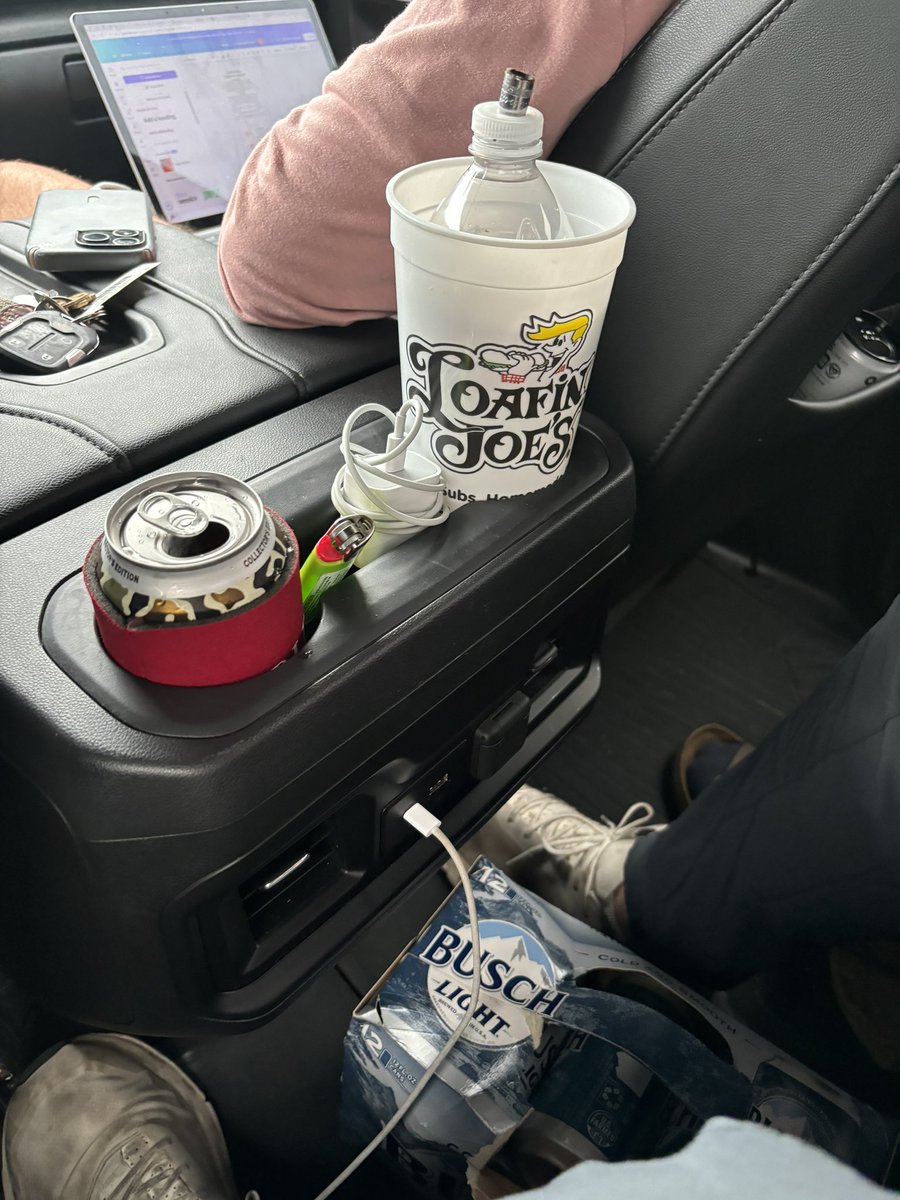 LyonAndrews22's tweet photo. Road trip to Oxford,

Mobile gb is essential 

#maga https://t.co/C4wDwkuR1q