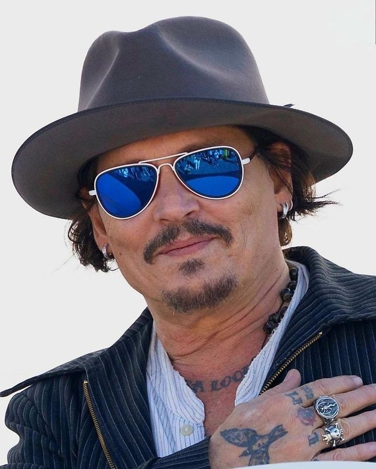 "I'm really happy with what I've had so far. Being on Earth is a blessing, it's nice to be able to celebrate the fact that we wake up everyday."
~ #JohnnyDepp 💙 
Donna Moderna - Nov 7, 2024