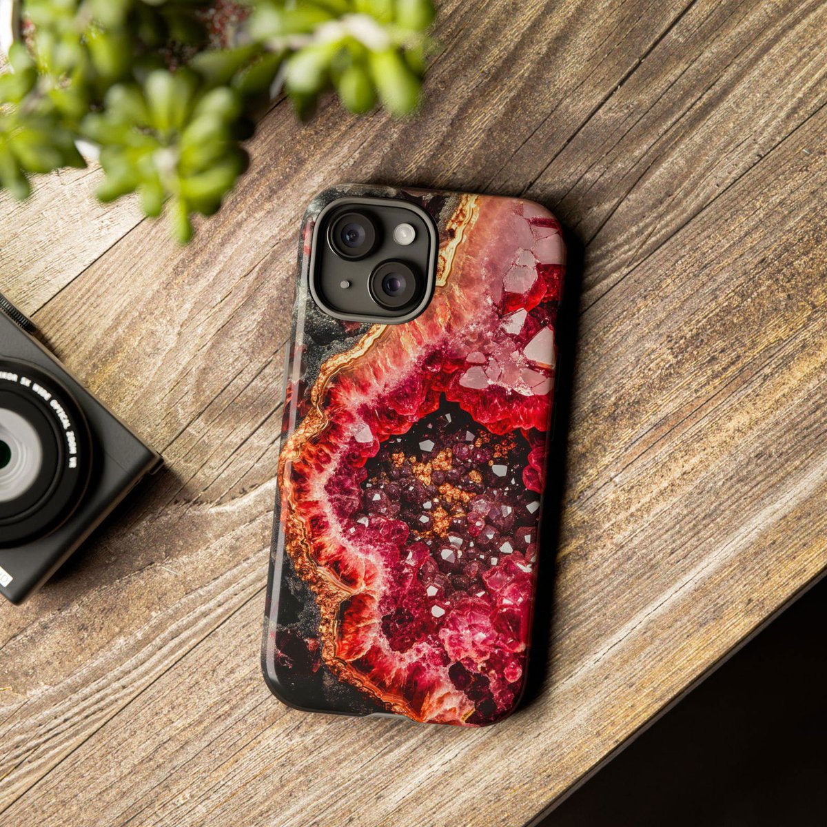 GoldenValueSG's tweet image. ✨ January’s birthstone, the stunning garnet, brought to life in this beautiful crystal geode phone case! 💎 Show off your love for garnet with style! Grab yours now 👉 go.goldenvaluesg.com/Qu2I 🌟
#GarnetLovers #GeodeDesign #PhoneCaseFashion #birthstone #garnet #phonecase