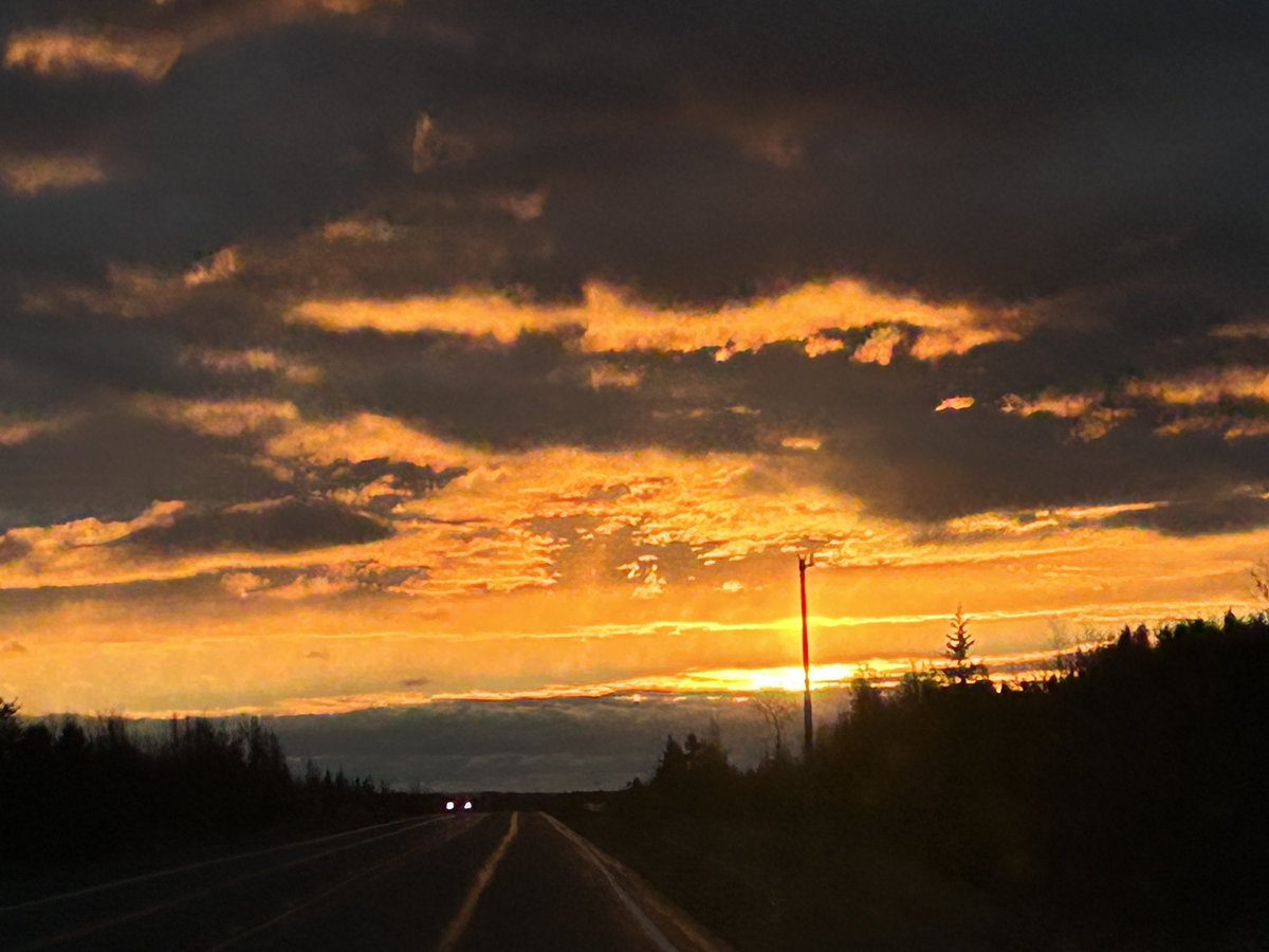 NathalieR71's tweet photo. I was in the car for the sunrise & was still in the ๐ for the sunset. #traveling #TimeChangeSucks https://t.co/LqsRZ64gIH