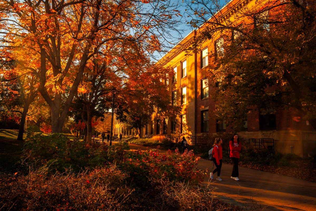 UNLincoln's tweet photo. Soaking up these fall colors 🍂 https://t.co/o6DftubtIp