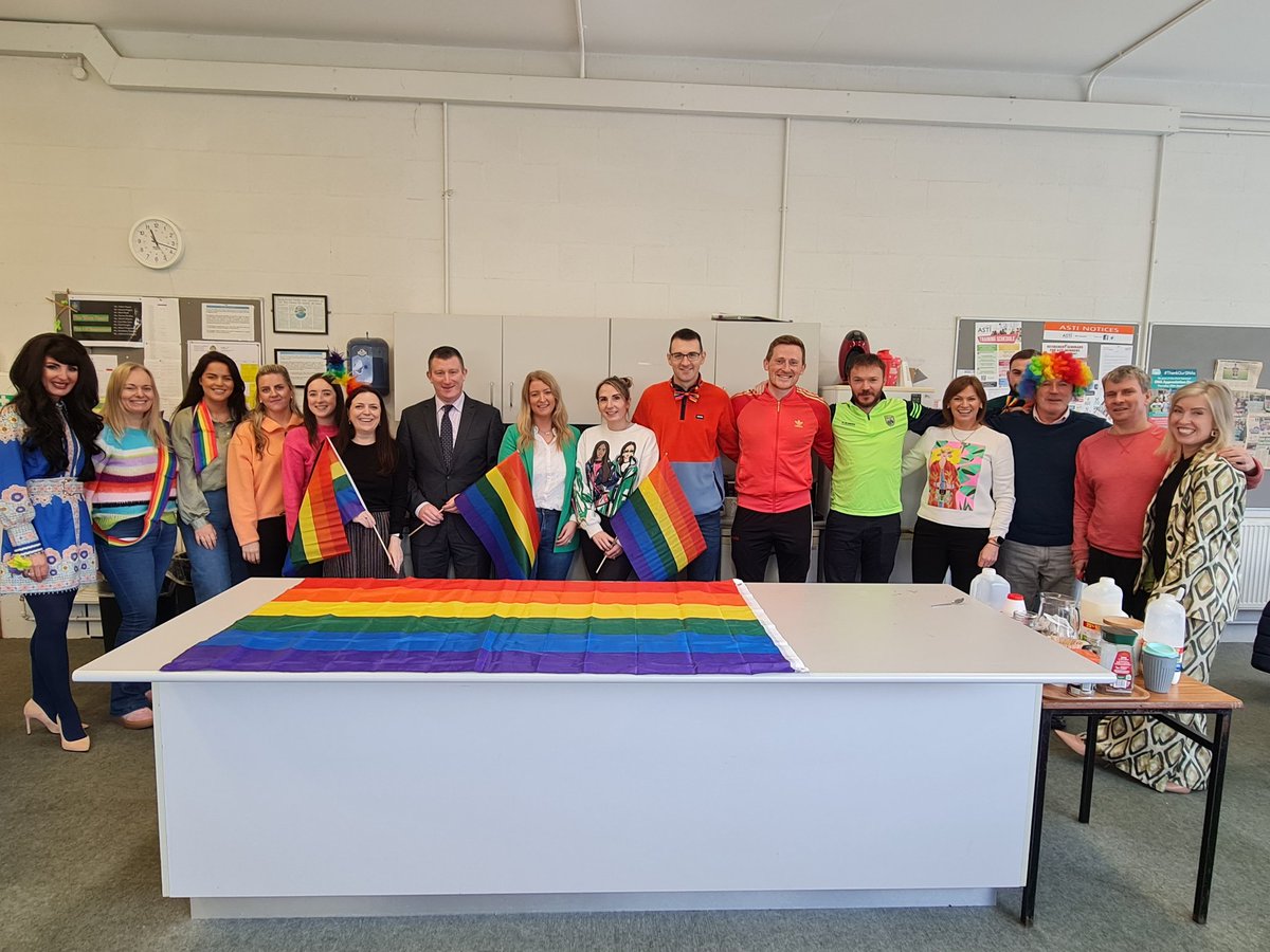 thegreencbs's tweet photo. ๐ณ๏ธโ๐ Today, we wrapped up Stand Up Awareness Week in the most colourful way! ๐ Our incredible students and staff wore vibrant tops to show their solidarity and commitment to creating a more inclusive and accepting environment.
โค๏ธ๐งก๐๐๐๐
#StandUpWeek #Solidarity https://t.co/7f7ZbEKh62