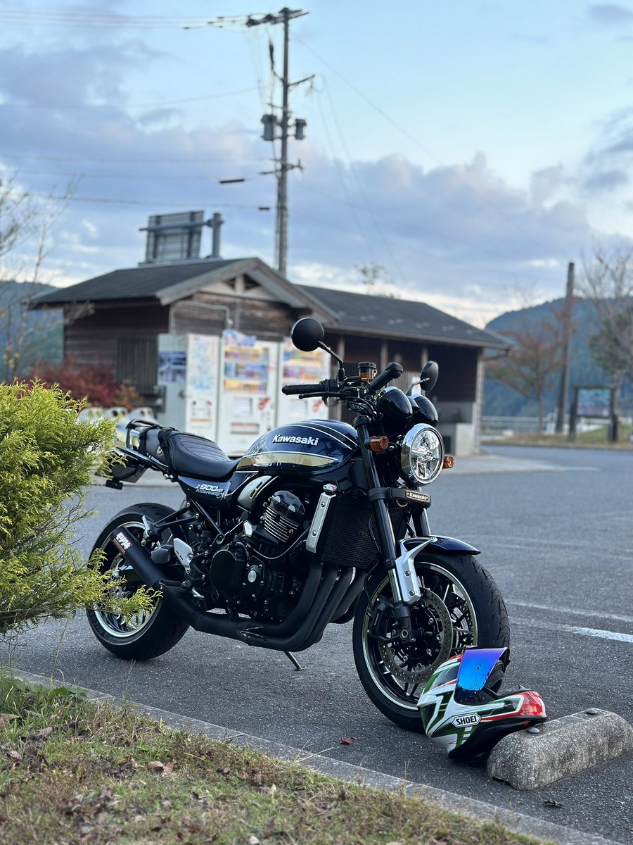 Ryouichi7773's tweet photo. ☀️

おはようございます

お天気良くない予報でしたが
なかなかいい感じ
日頃の行ないかな(-ω-；)ｱﾚ?

気温も上がりそうなので
朝からお出かけの方は
調整できる格好で(∩´｡•ω•)⊃ﾄﾞｿﾞｰ

#z900rs 
#池松美湖 
#うちの子はなび https://t.co/L1Iqh7FtUz