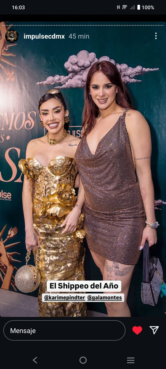 AlmaRAlonsoL92's tweet photo. La subió @ImpulseCDMX , foto poderosa, empoderada. Dos mujeres que representan tantos temas. Wow que orgullo ser mexicana, ser mujer y presenciar este fenómeno nunca antes visto. Van a llegar muy lejos. #garime 
El shippeo de la década diría yo 💙 @GalaMontes2 @karimepindter_ https://t.co/2vPm1TDWQe