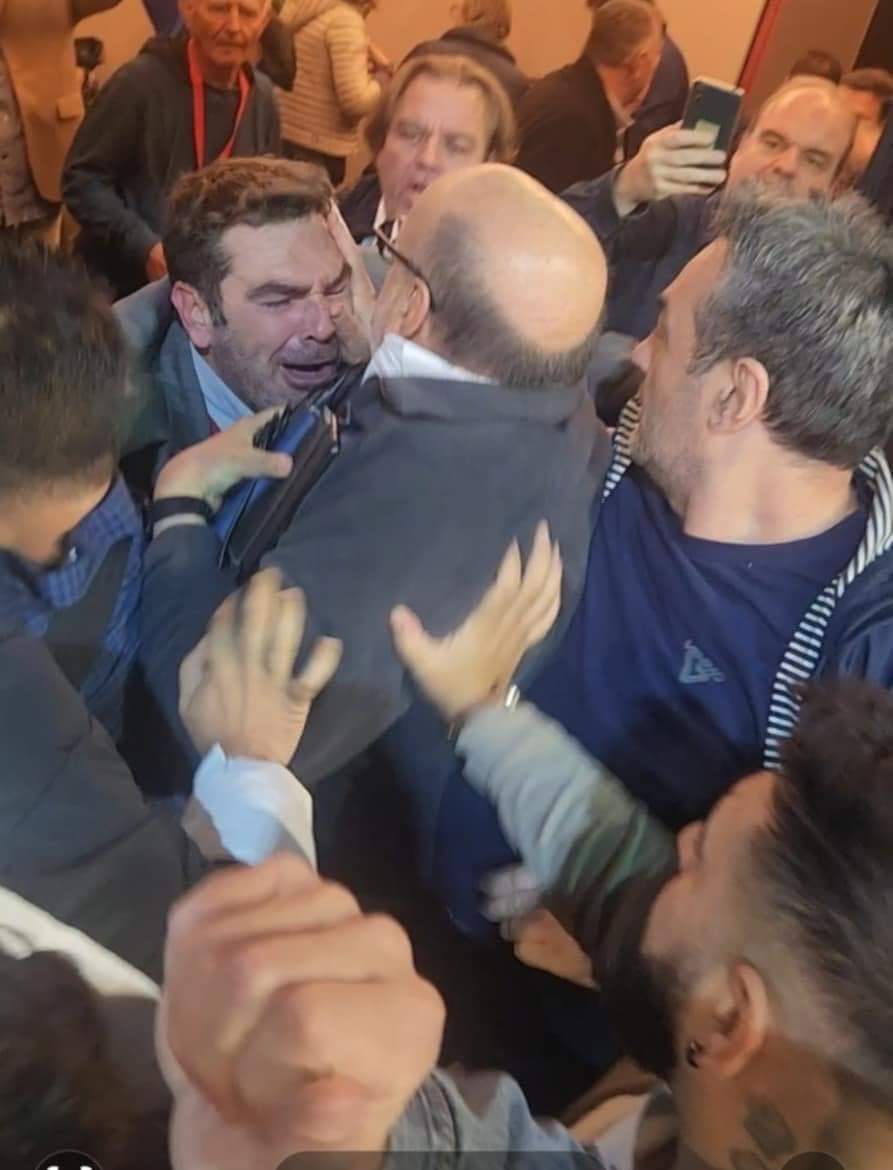 Τον Τσίπρα έψαχνε για να δείρει και την πλήρωσε ο σωσίας.