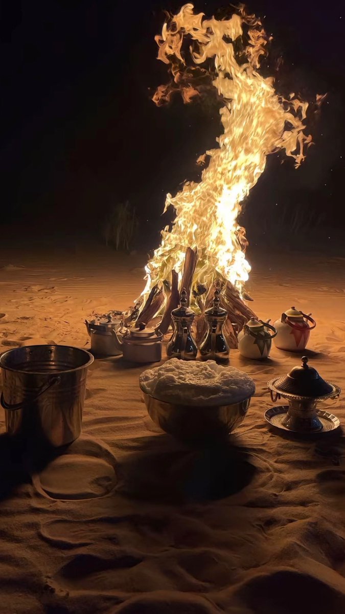 في عزلتي وأردد لمن يُفسدها علي:

ما كلُ معتزلٍ يقاسي غُربته
فلربما وجد النعيم وجنّتَهْ

فإذا رأيت المرء يتناول قهوته
"لا تنتهك يا ابن الكلب خلوتَه"