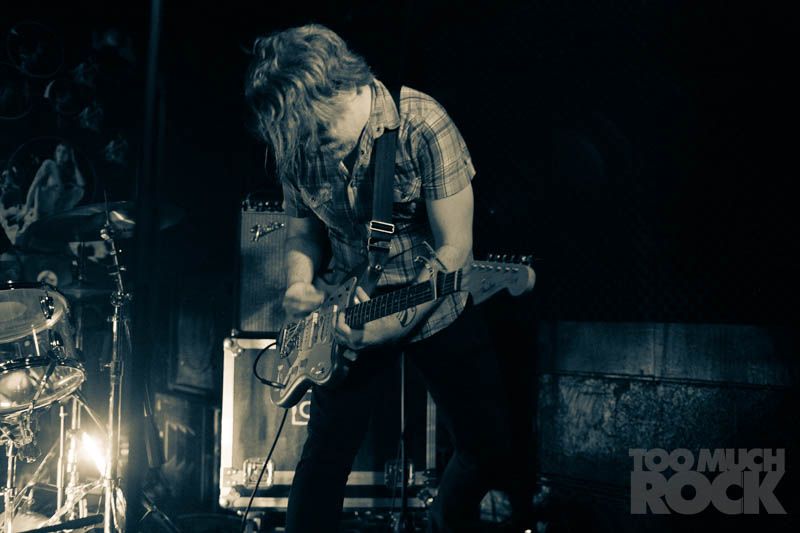 sidmuchrock's tweet photo. KC was buried under waves of effects and volume with @airielmusic and #StillIll played @Minibarkc. My pics, video, & recap of the show are on Too Much Rock at https://t.co/hNpukGIF6C. https://t.co/1d1s81ZFuT