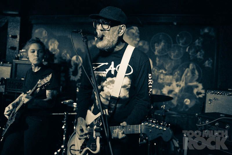 sidmuchrock's tweet photo. KC was buried under waves of effects and volume with @airielmusic and #StillIll played @Minibarkc. My pics, video, & recap of the show are on Too Much Rock at https://t.co/hNpukGIF6C. https://t.co/1d1s81ZFuT