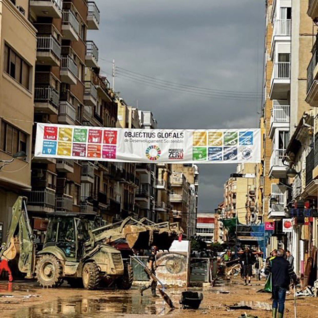V_iswakker's tweet photo. Trump stopt met de klimaatgekte, steunt de boeren, stuurt illegalen terug, brengt het vertrouwen in de dollar terug, trekt zich terug uit de WHO, maakt een einde aan de woke gekte etc. Kortom alle SDGs worden de nek omgedraaid. En de EU? Die pleegt economische zelfmoord. #RIPEU https://t.co/1k9Atow2gm