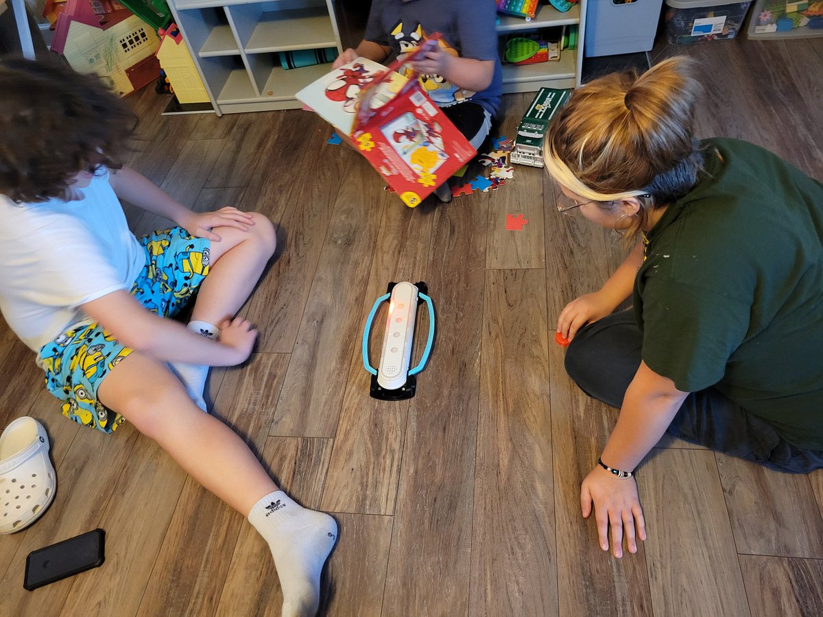 CaseyTeele's tweet photo. The family had an amazing time playing Hypershot!! The boys found it very easy to play and be competitive. They could play together or solo. Simple set up, simple rules, and simple concept.
#Hypershot #hasbrogames #Tryazon  #ad  @Tryazon @Hasbro https://t.co/pmP7Zejhku