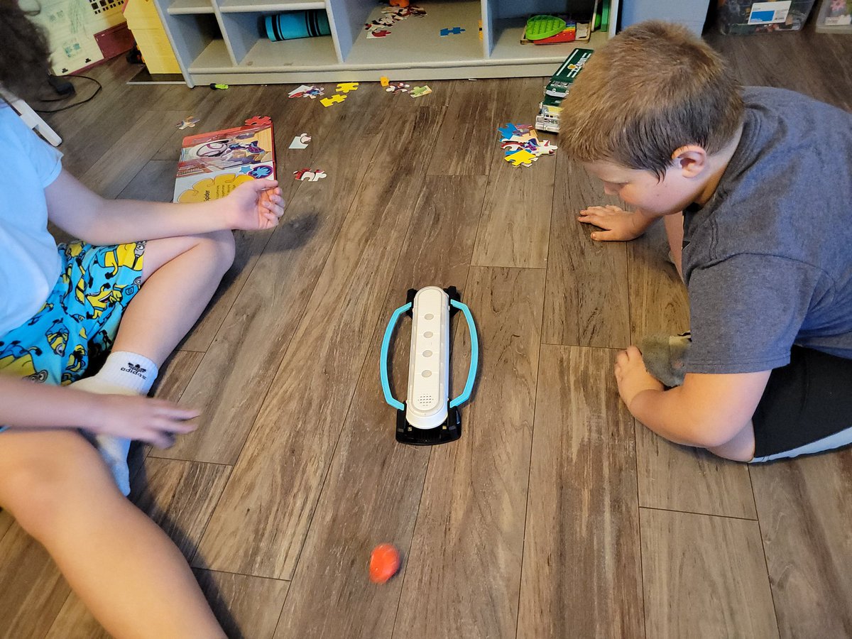 CaseyTeele's tweet photo. The family had an amazing time playing Hypershot!! The boys found it very easy to play and be competitive. They could play together or solo. Simple set up, simple rules, and simple concept.
#Hypershot #hasbrogames #Tryazon  #ad  @Tryazon @Hasbro https://t.co/pmP7Zejhku