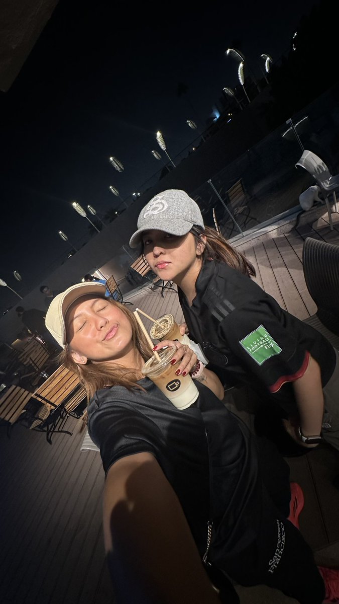 neaclb's tweet photo. Ziss bondings be the realest 👯‍♀️🤍 https://t.co/8rnnKVUWQT