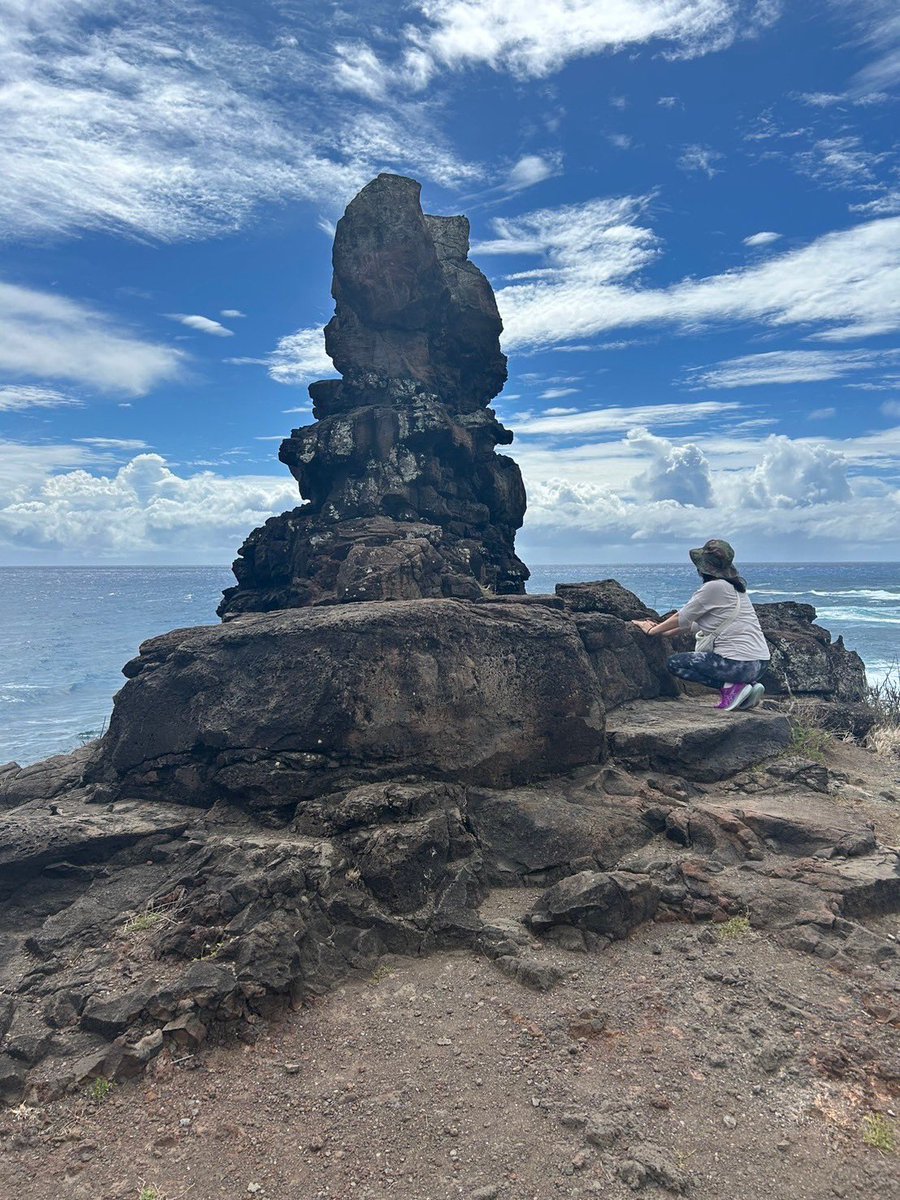 mitsuyoga's tweet photo. 私は特定の宗教を信仰してはいませんが、
大自然や圧倒される
エネルギーの中に
身を置く事で
魂の痛みが癒される感覚が蘇ります。

昔、
余命宣告された母を
南国の海に連れて行った時、生き生きと幸せそうな表情になった事…今でも忘れられない…
　#ハワイ好きと繋がりたい
#ハワイ
#みつ先生旅 https://t.co/M8GBnUYr4L