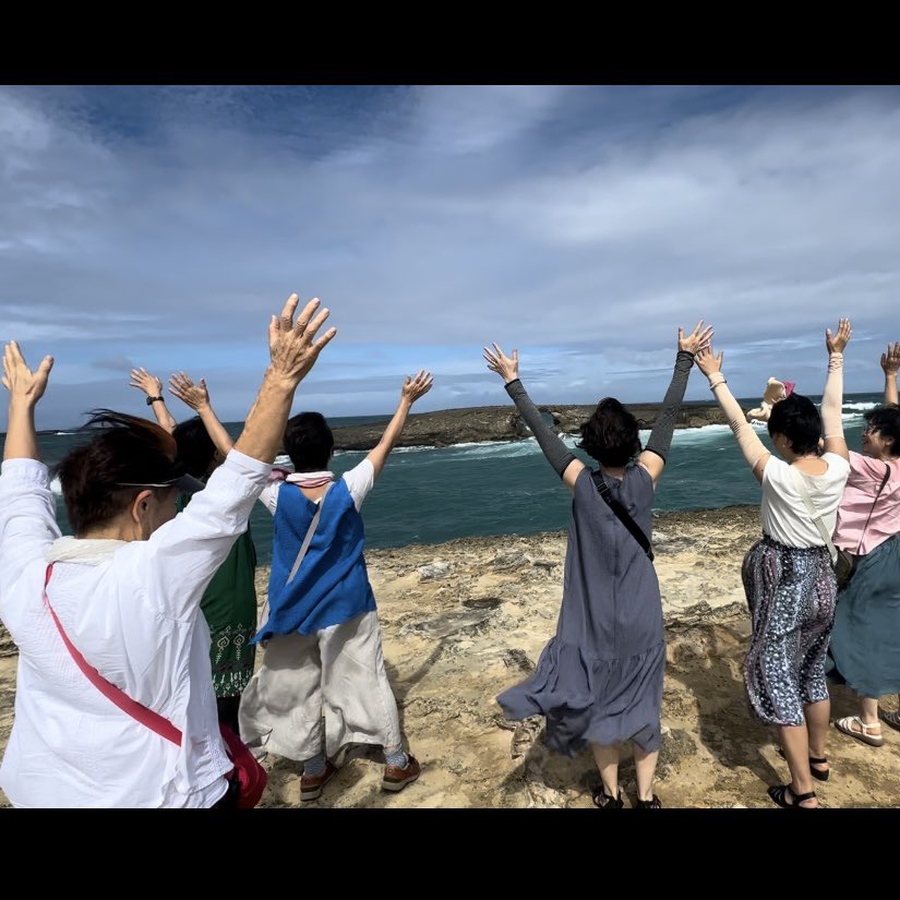 mitsuyoga's tweet photo. 私は特定の宗教を信仰してはいませんが、
大自然や圧倒される
エネルギーの中に
身を置く事で
魂の痛みが癒される感覚が蘇ります。

昔、
余命宣告された母を
南国の海に連れて行った時、生き生きと幸せそうな表情になった事…今でも忘れられない…
　#ハワイ好きと繋がりたい
#ハワイ
#みつ先生旅 https://t.co/M8GBnUYr4L