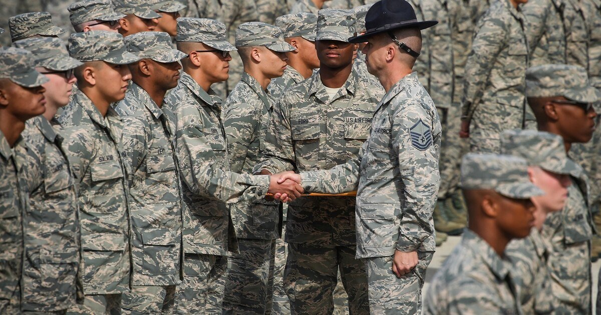 MMS_Raiders's tweet photo. Monday, November 11, 2024 will be observed as Veterans Day. The Mercer Middle School Family would like to Thank All Veterans for their past and continued service to our country and their families, and for the sacrifices they have made and continue to make. #VeteransDay2024 https://t.co/Tg65HHGu8r