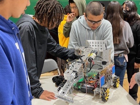 ComptonUnified's tweet image. 🚀 Robotics Season Kick-Off! 🤖 5 CUSD schools, 11 teams and 115 scholars kicked off the CUSD @FTCTeams Challenge Robotics season, showing off their hard work and creativity.
#CUSDInnovation #RoboticsSeason #FTCRobotics #ComptonUnified #Elevate