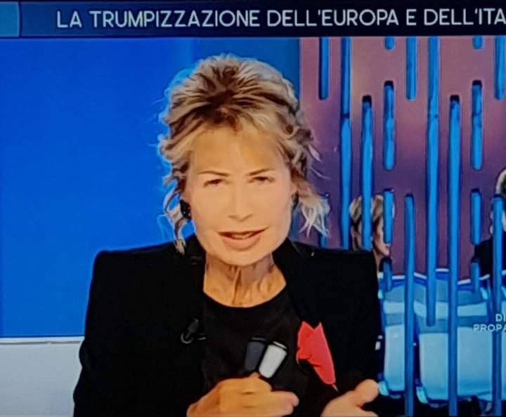 marian0sabatini's tweet image. Con i soldi della Montblanc che #LilliGruber si trastulla nelle mani faccio la spesa un mese. #ottoemezzo #La7