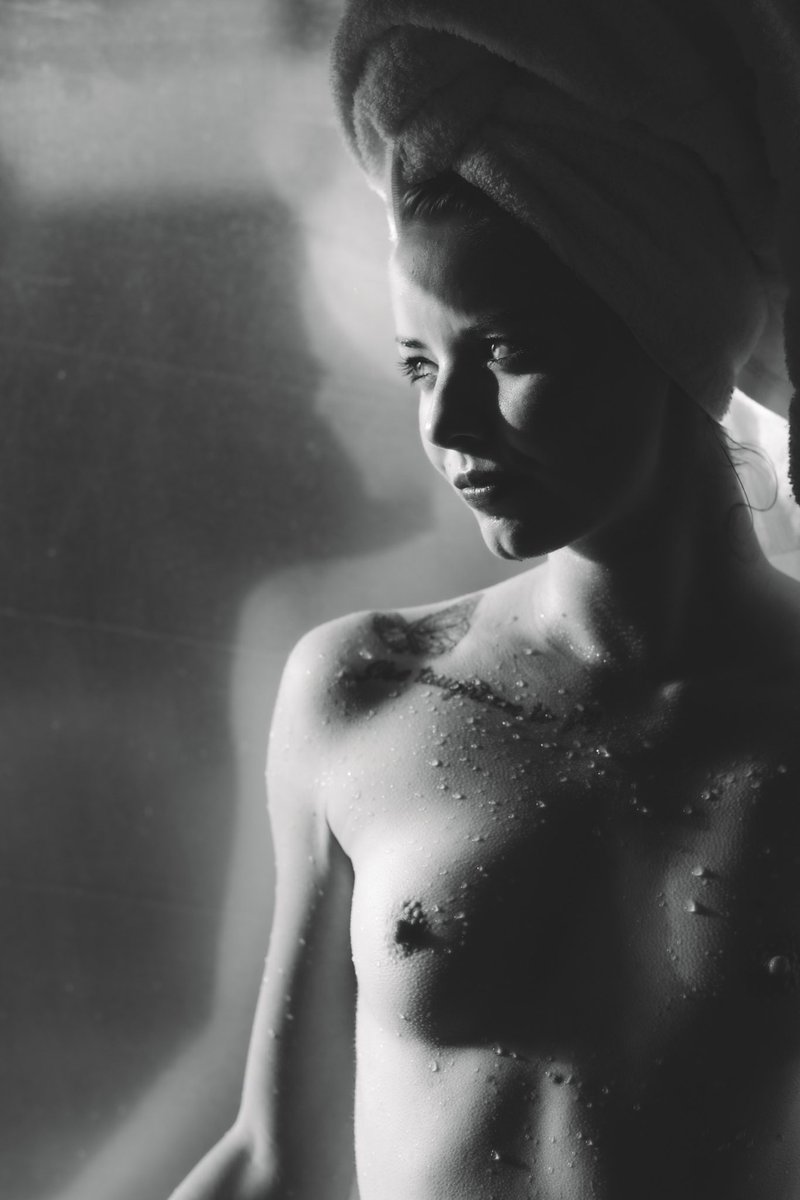 BrakeThrough_JF's tweet photo. Post shower glow and glisten!
Model: Madi https://t.co/RxEg0QJEdG