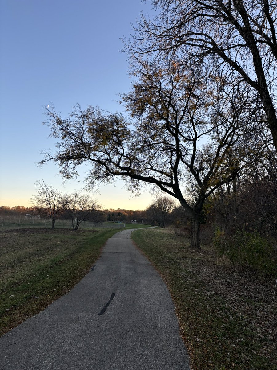 TheMonkeyDiet's tweet image. Went out on two, five minute #walks and then a 40 minute walk and #practiced my #speech for tomorrow night to help the monkeys at Primates Inc! Looking forward to growing the base of caring humans to help me overcome the many #challenges in helping #monkeys achieve #sanctuary