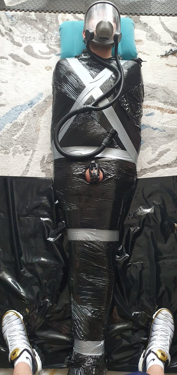 Momification time for the sub 😈
Breath play and électro in seconde time. ⚡
Edging for finish 💦
Very nice moments 
#breathplay #teamlocked
#chastitysub #locked #estim #momification #sub4doms #gasmask