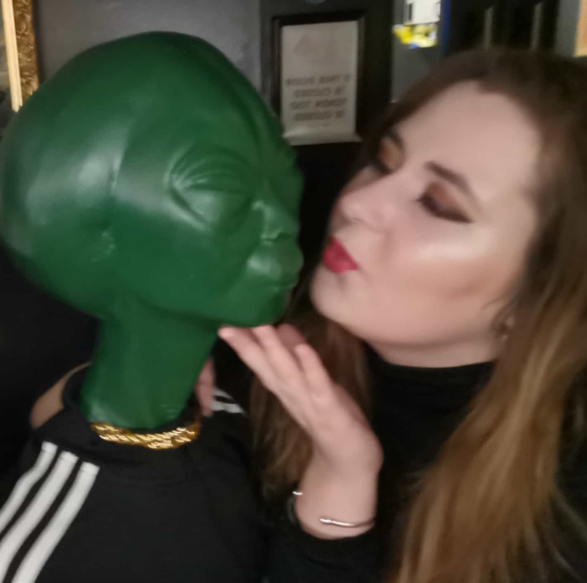 prOwOfligate's tweet image. about me: Janna
favorite colour: black and red 
favorite sim of mine: Moby, Hektor or Reynart.
favorite sim of another creator’s: .... Arlo by @TheMagicBlueFox 
favorite food: everything. 
favorite drink: if it's wet I will drink it.
favorite song: Beware by Deftones.