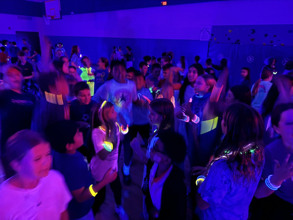 MrsBenzTIS's tweet image. 🎉 Our first PBIS reward was a hit! Trinity Intermediate celebrated with an awesome Glow Party 🎉 Students had a blast celebrating with their friends for their positive behavior. Keep up the great work, Hillers! #PBIS #GlowParty #TrinityIntermediateRocks @TRINITY_MLUCAS
