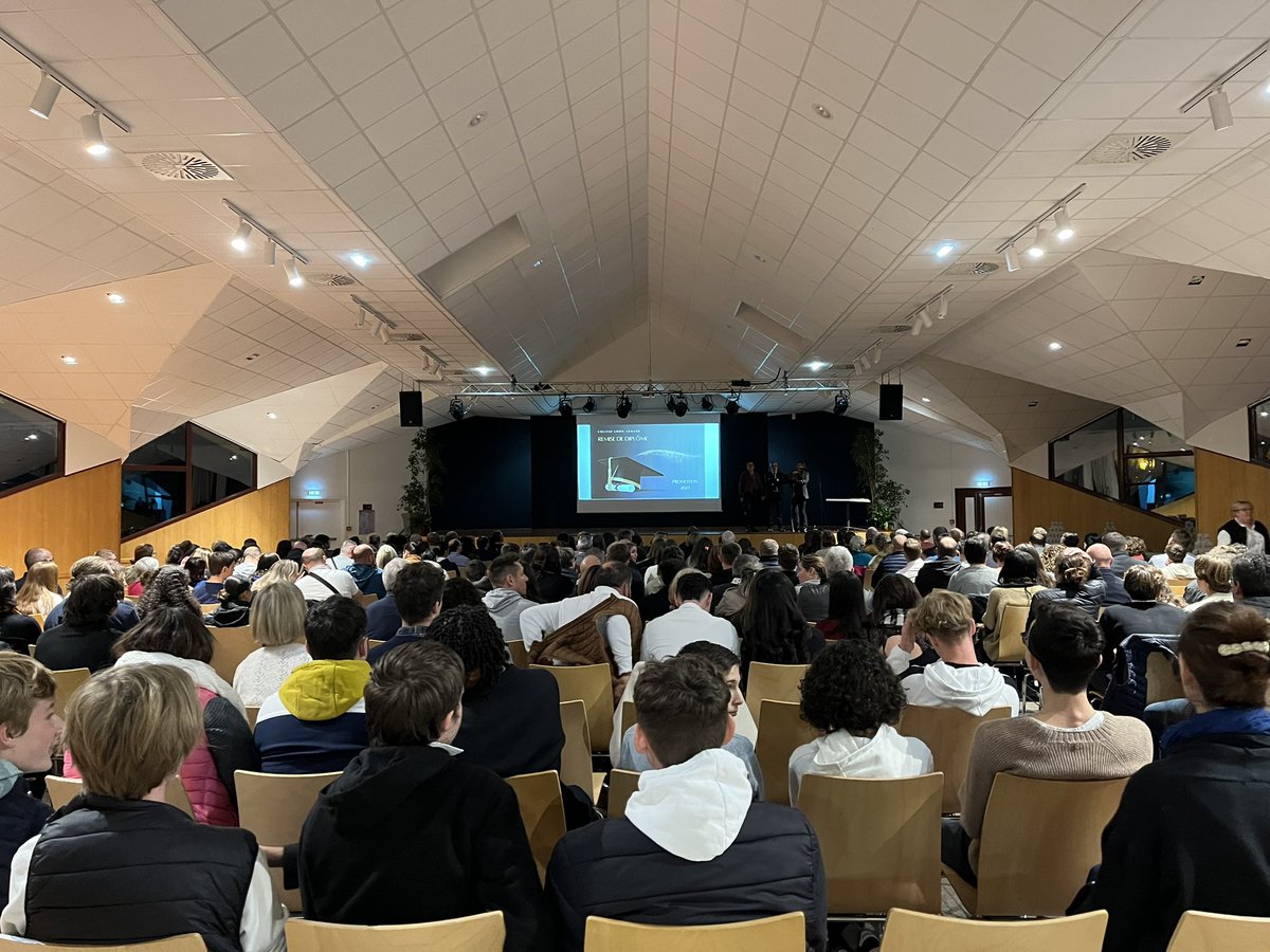 ClgLA18 tweet media