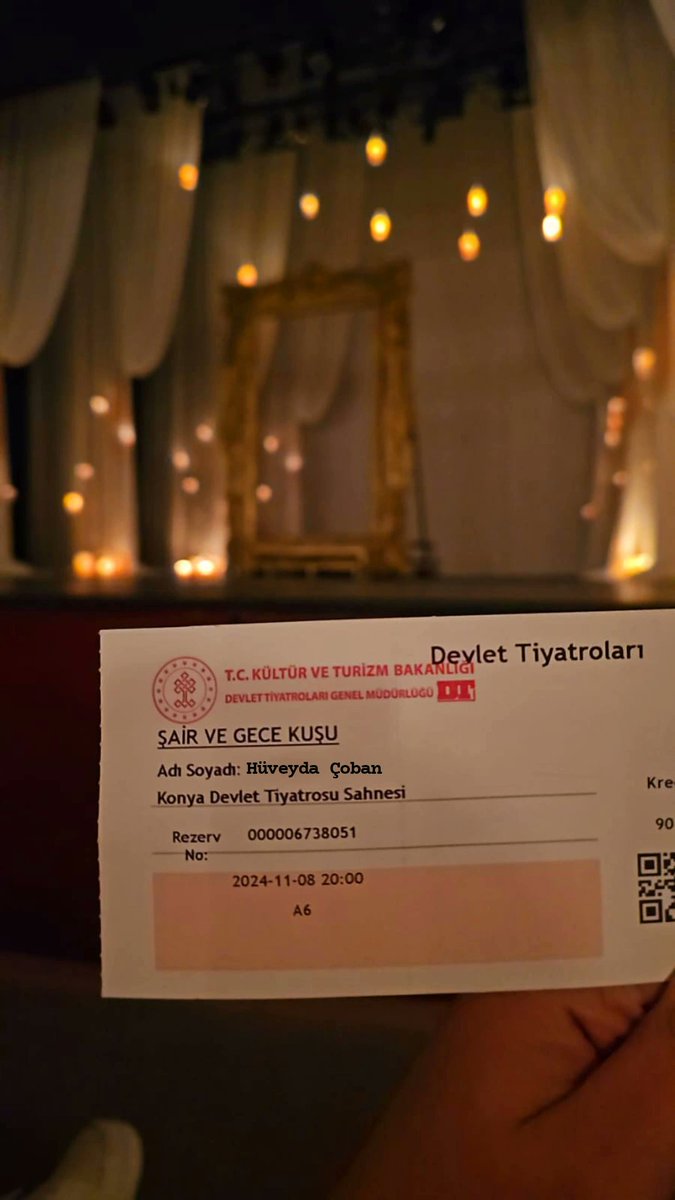 "Aşk dediğimiz mutlu olalım diye yapıştığımız ama tamama ermeyen bir hayal.”
Bu akşam <a href="/chn_aktas/">Cihan Aktaş</a> 'ın eserinden uyarlanan bir oyun izledim. İki kadın iki hikaye.  Cümleler nehir gibi aktı.  Kaleminiz varolsun.