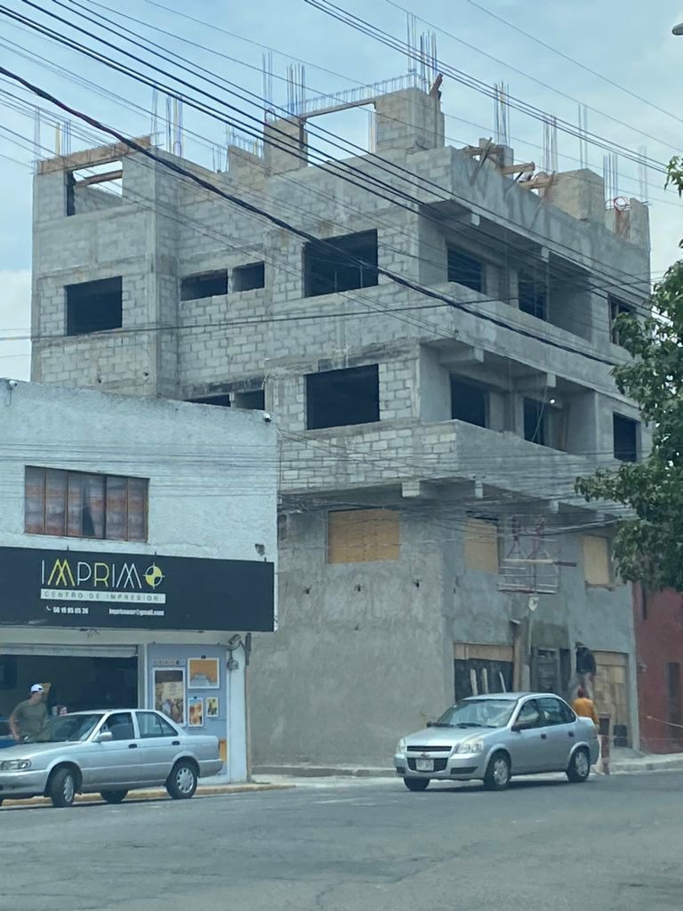 SLHuipulco's tweet photo. La alcaldía @TlalpanAl hace caso omiso ante una construcción ilegal ubicada en el número 78 de la calle de San Juan de Dios y que excede el uso de suelo permitido en Huipulco. https://t.co/3XkCTLl6Wg