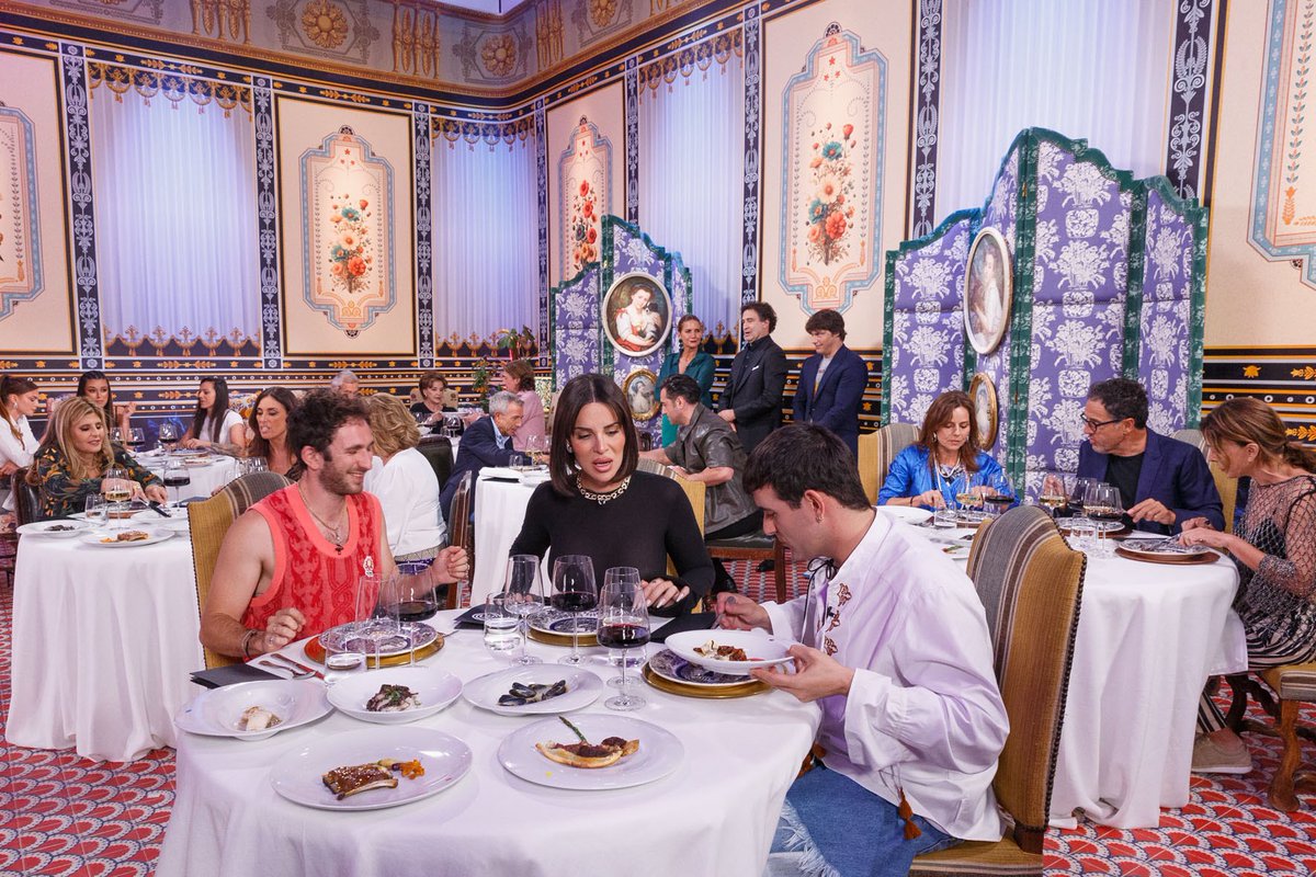 Tras más de dos meses de cocina, rivalidad y pasión, las personalidades de los aspirantes de #MCCelebrity salen a la luz. Primero cocinarán para sus amigos y, después, se medirán con los chefs Begoña Rodrigo y Pepe Solla en una colaboración histórica instagram.com/p/DCHFO_Bt9O0/…