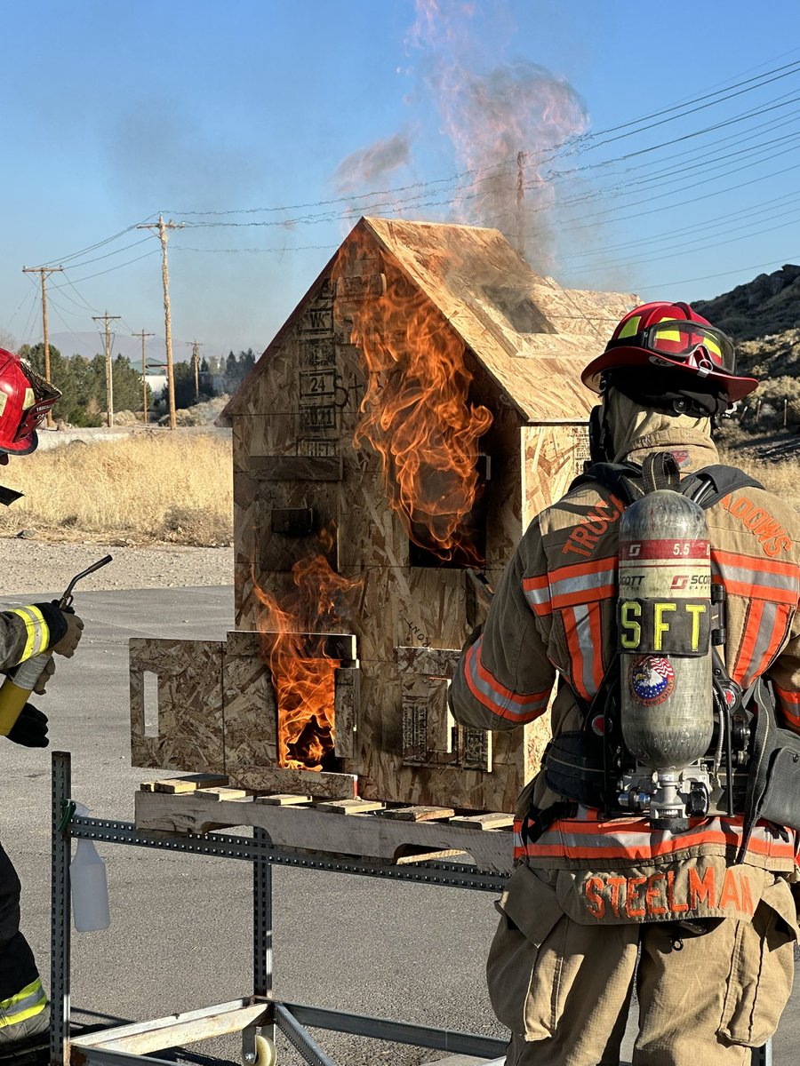 TMFPD's tweet image. #TMFR Firefighters are performing vent training. This firefighter training exercise utilizes a miniature house model demonstrating the effects of flowing air when ventilating a structure fire. Always training so we are always ready! #FireTraining #FireAndRescue 🚒💨💨🧑‍🚒