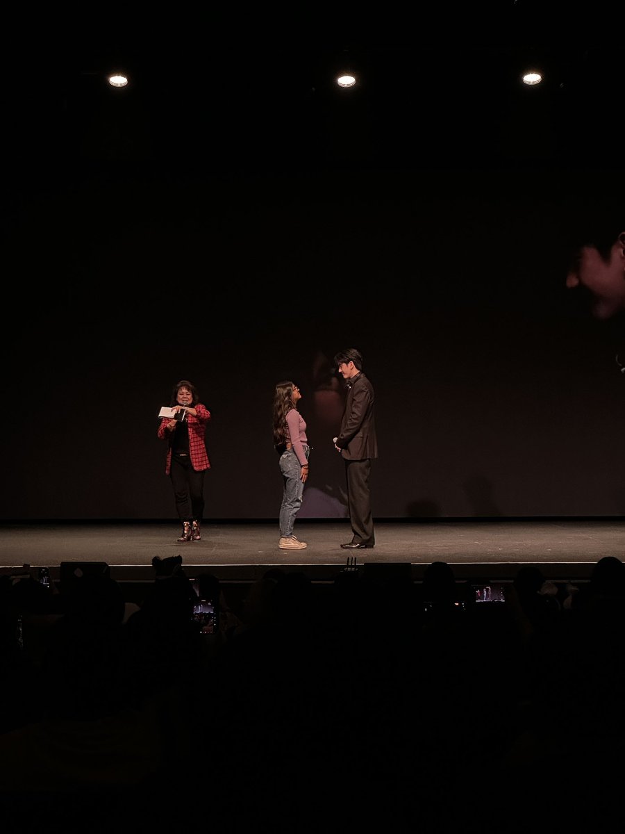 letstalkbl's tweet photo. Sea: did your mom and dad drive you here?
Fan: yes
Sea: thank you to your mommy &amp; daddy for driving you!

A respectful boy 🥹

#JimmySea1stFMinUSA #jimmyyjp #sea_tawinan #JimmySea https://t.co/RkdLC8X2MH