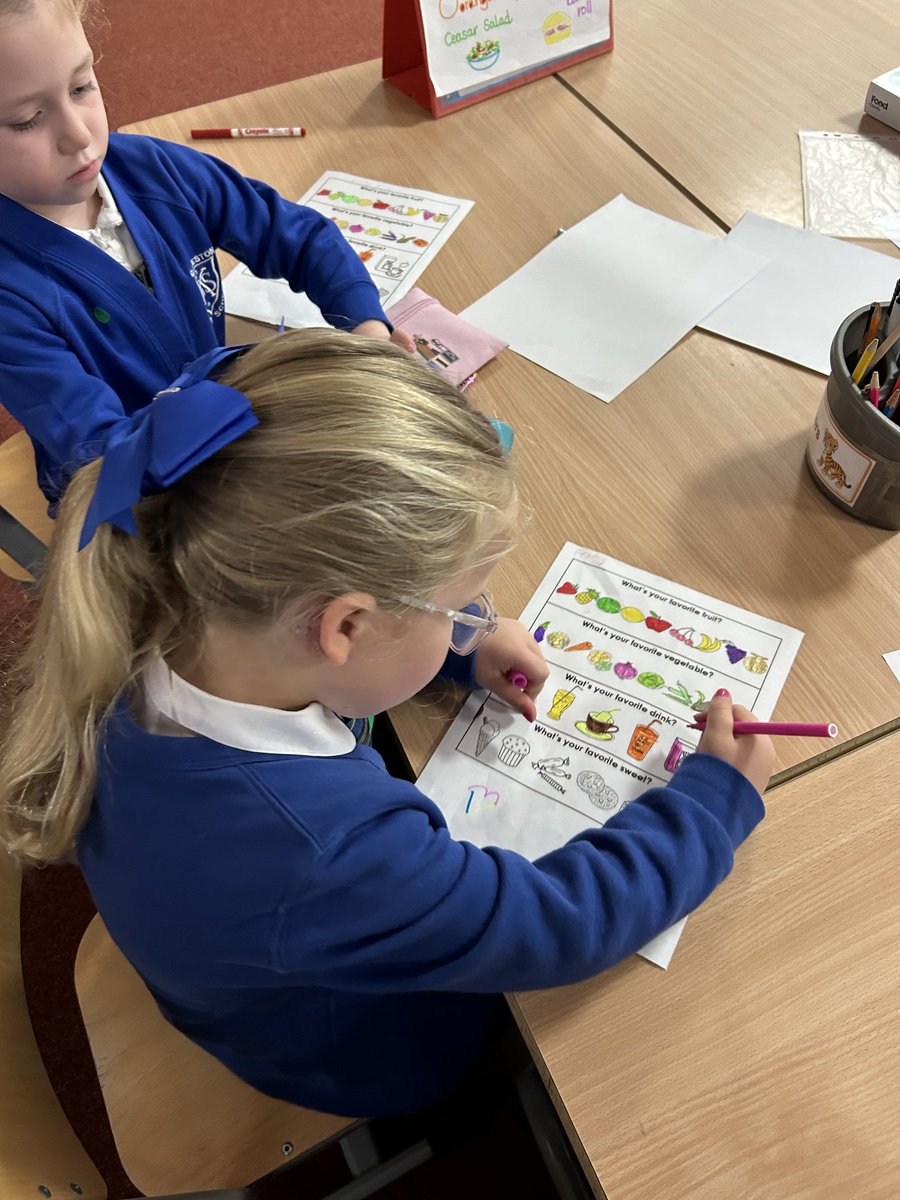 Gargieston's tweet image. Primary 2B were learning all about the different food groups. They were very quick to understand the food groups and completed all activities really well. #healthyeating #foodgroups